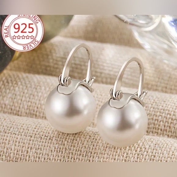 Pearl & Silver Huggies Earrings Hoops ✨✨💕 - Picture 2 of 3